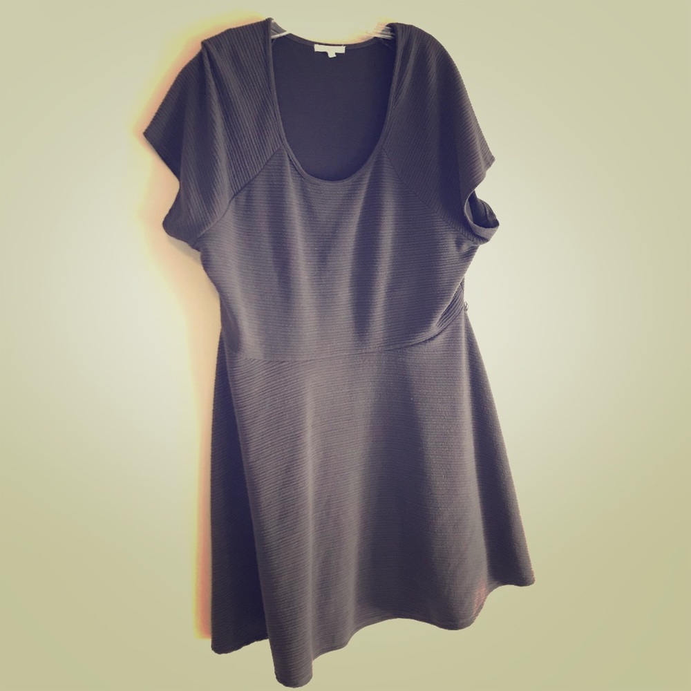 Short sleeved dark gray textured dress